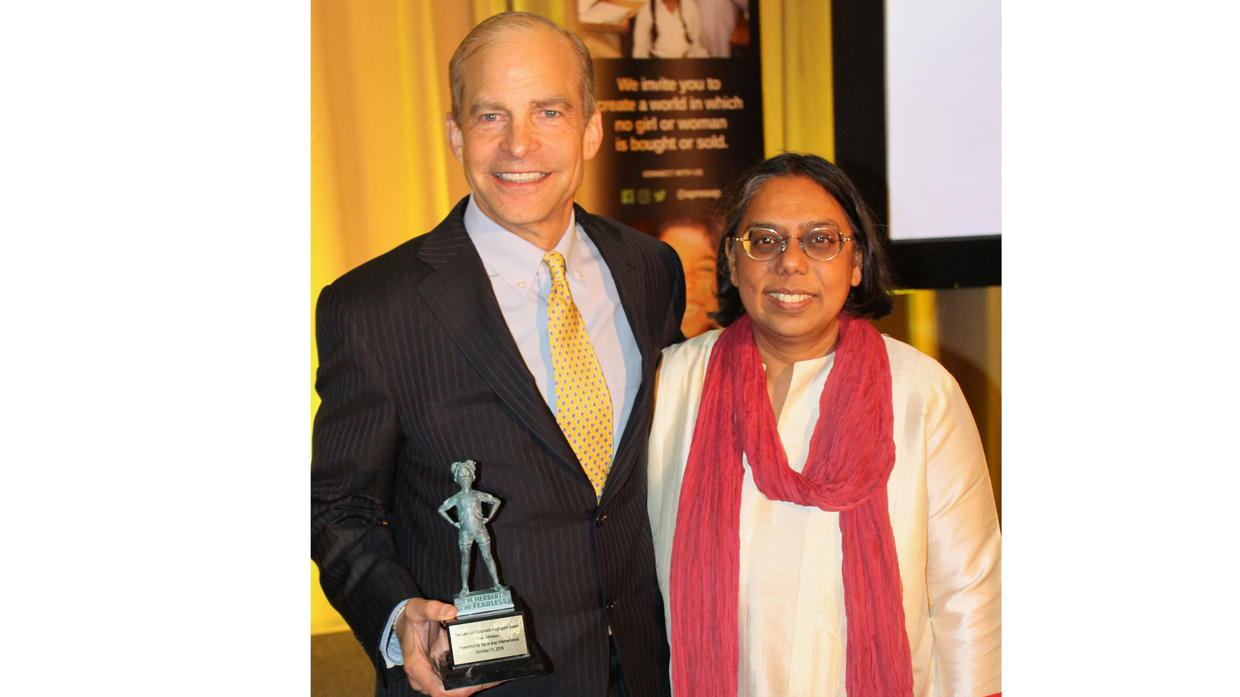 Fisk Johnson receiving “The Last Girl Corporate Inspiration Award” from the anti-sex trafficking group, Apne Aap Women Worldwide (Apne Aap). 