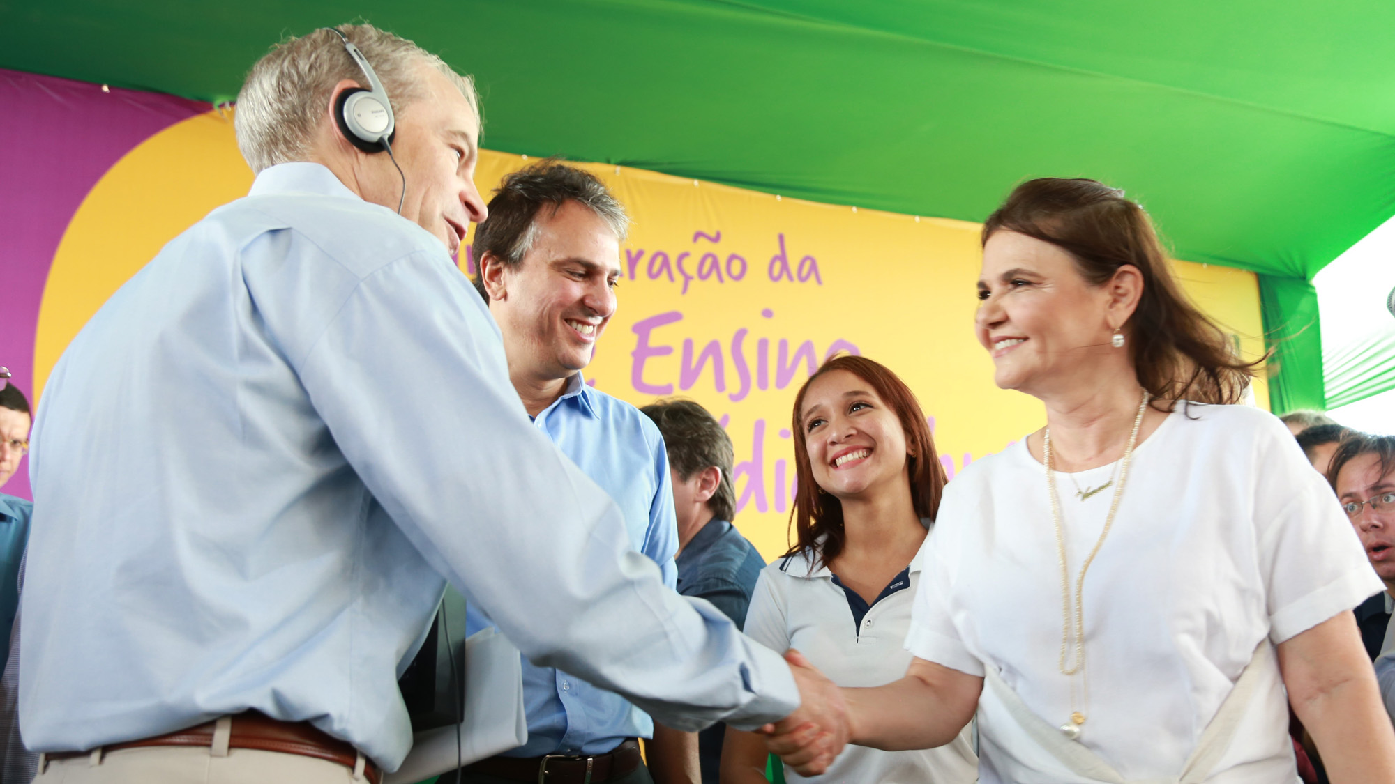 Fisk Johnson com o governador Camilo Santana e a diretora da Escola Johnson Vanessa Gripp