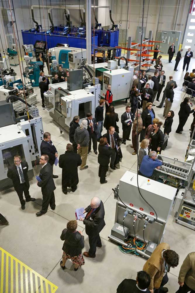 Dons de bienfaisance au laboratoire de fabrication du Gateway Technical College