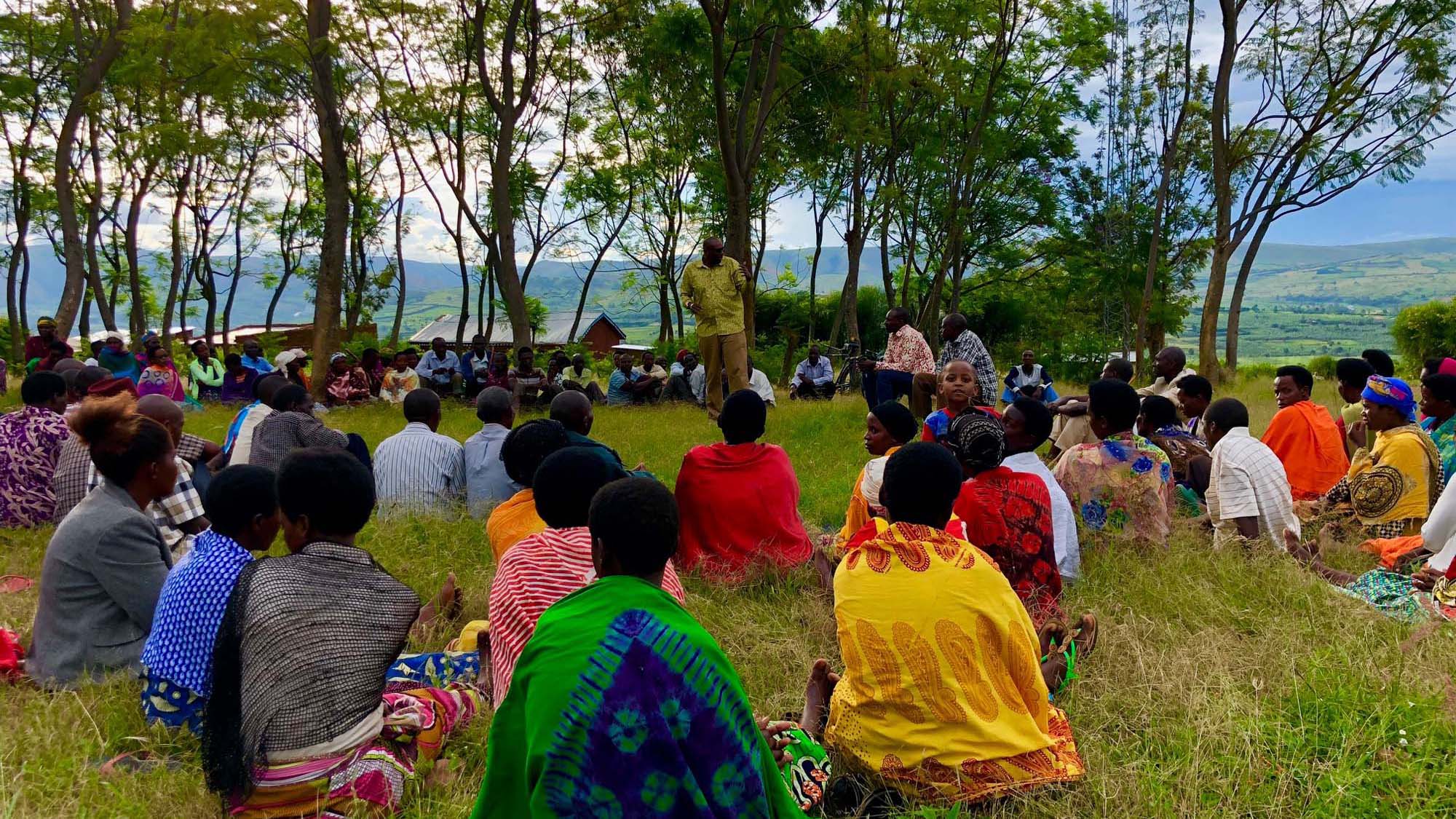 Ensinando dicas de repelentes de mosquito e métodos de prevenção de mosquitos em Ruanda