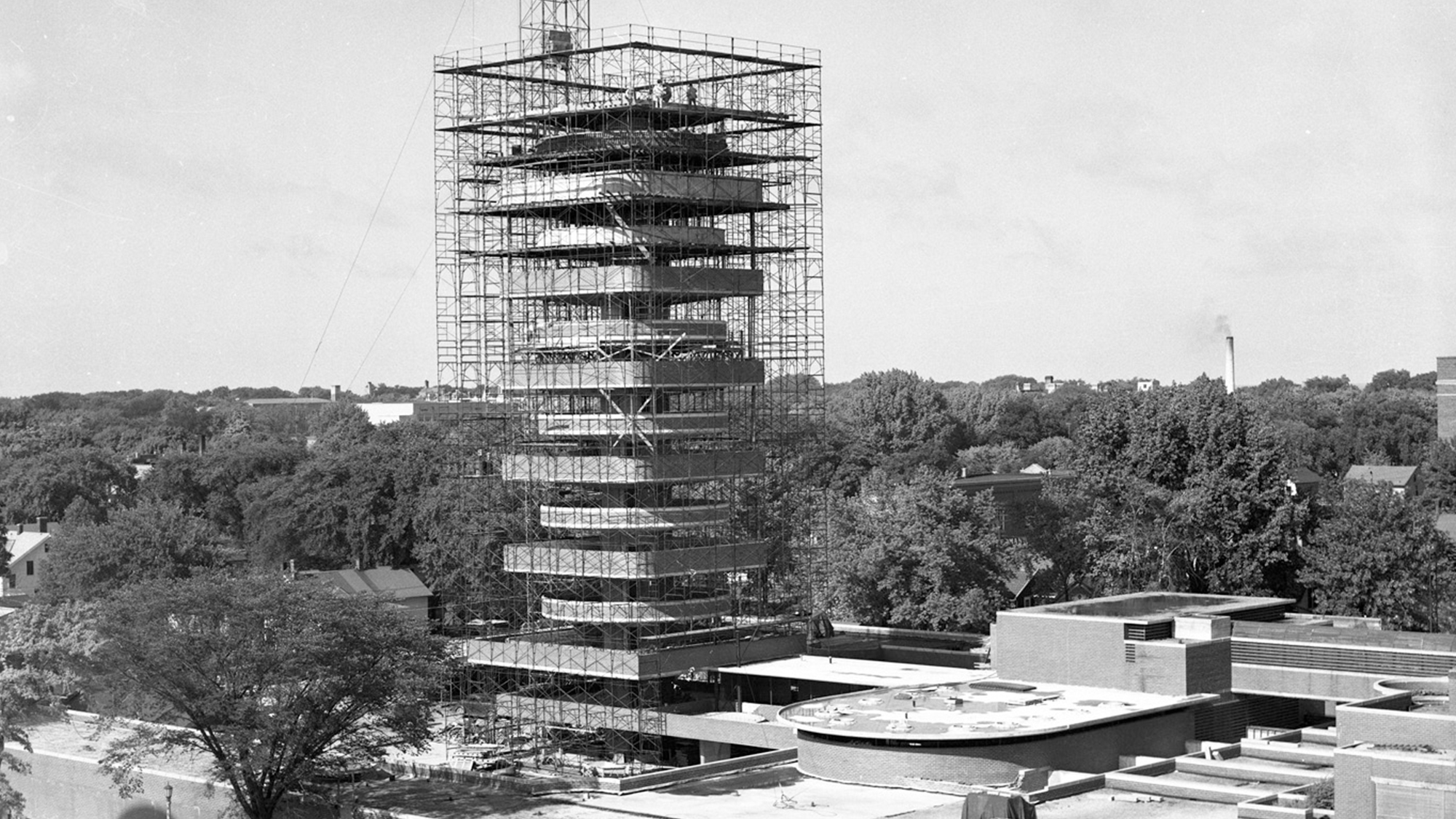 Construção da torre de pesquisa de Frank Lloyd Wright