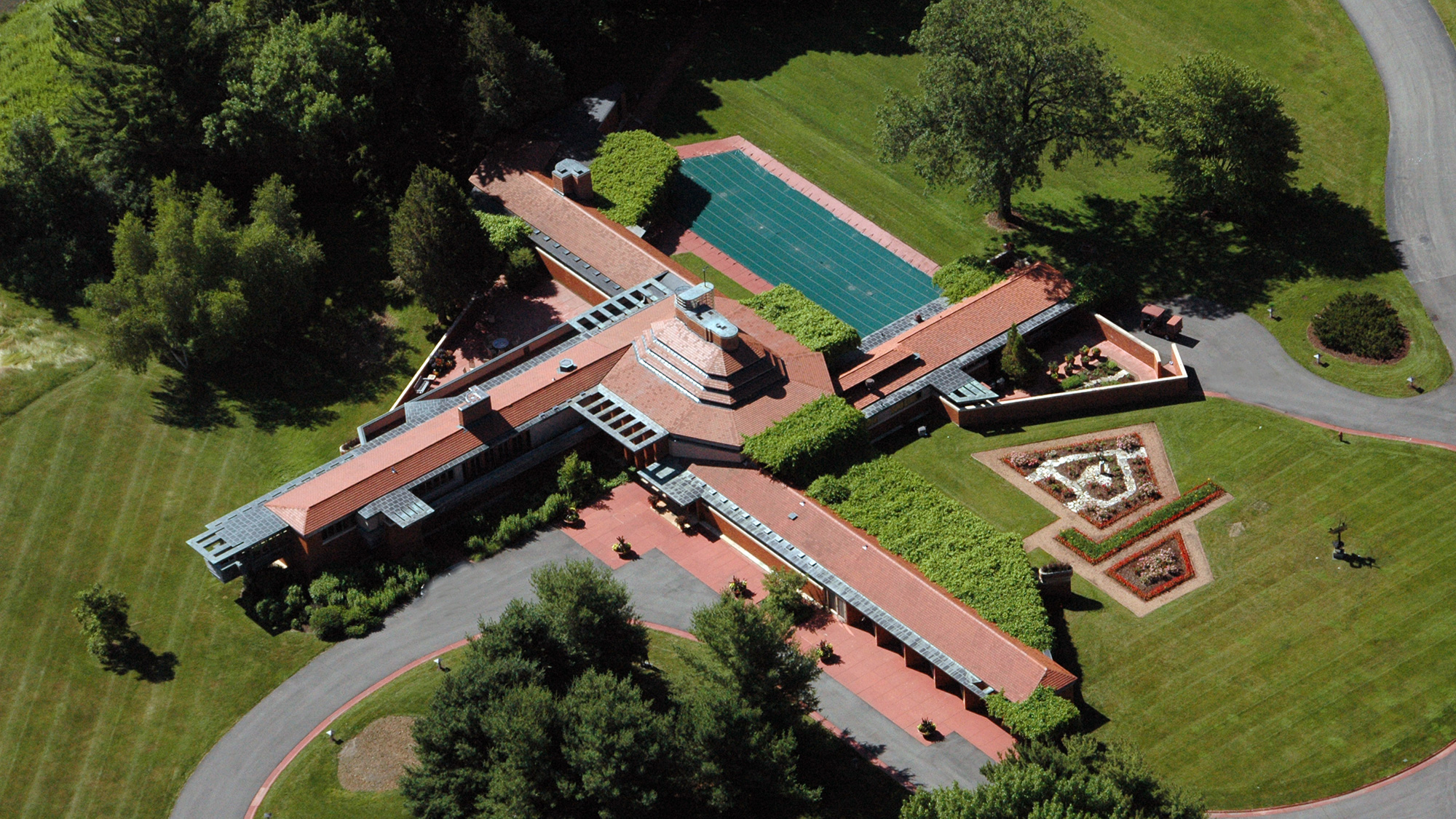 Luftaufnahme des von Frank Lloyd Wright gestalteten Hauses „Wingspread“